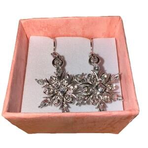 NWT Silvertone Dangle Snowflake Earrings White Clear Rhinestones With Hook